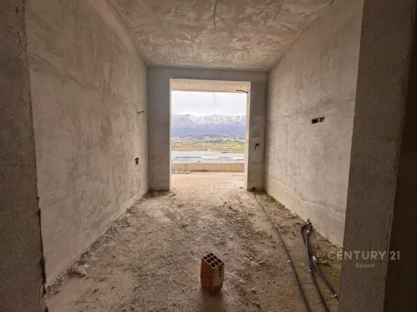 Tirane, shes Vile 3 Katshe Kati 3, 313 m² 450.000 € (Liqeni i Farkes)