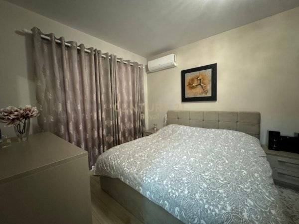 Tirane, jepet me qera apartament 3+1+Aneks+Ballkon Kati 7, 135 m² 1.400 € (Komuna e Parisit)