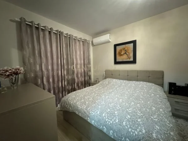 Tirane, jepet me qera apartament 3+1+Aneks+Ballkon Kati 7, 135 m² 1.400 € (Komuna e Parisit)