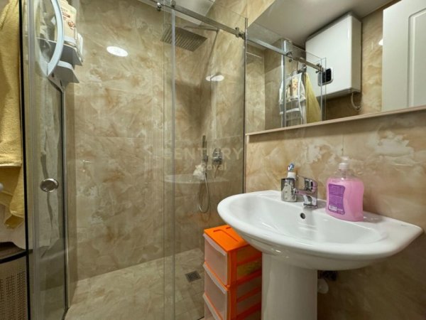 Tirane, jepet me qera apartament 3+1+Aneks+Ballkon Kati 7, 135 m² 1.400 € (Komuna e Parisit)