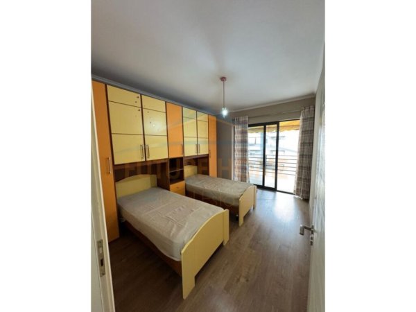 Tirane, jepet me qera apartament 2+1+Ballkon Kati 4, 94 m² 500 € (Astir)