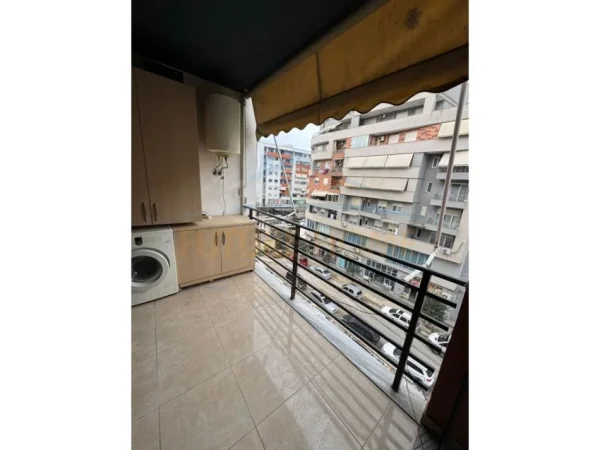 Tirane, jepet me qera apartament 2+1+Ballkon Kati 4, 94 m² 500 € (Astir)
