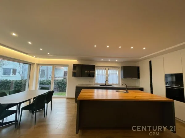 Tirane, jepet me qera Vile 2 Katshe Kati 2, 535 m² 4.500 € (TEG)