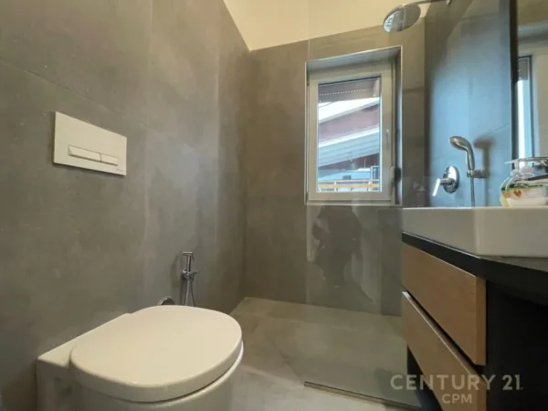 Tirane, jepet me qera Vile 2 Katshe Kati 2, 535 m² 4.500 € (TEG)