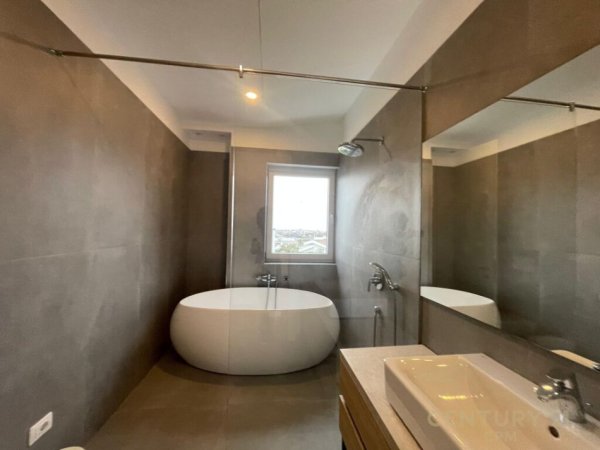 Tirane, jepet me qera Vile 2 Katshe Kati 2, 535 m² 4.500 € (TEG)
