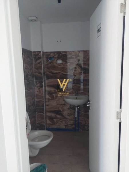 Tirane, jepet me qera ambjent biznesi Kati 0, 36 m² 360 € (SELITE)