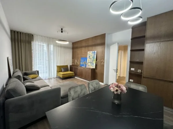 Tirane, jepet me qera apartament 2+1+Aneks+Ballkon Kati 3, 109 m² 600 € (ASTIR)