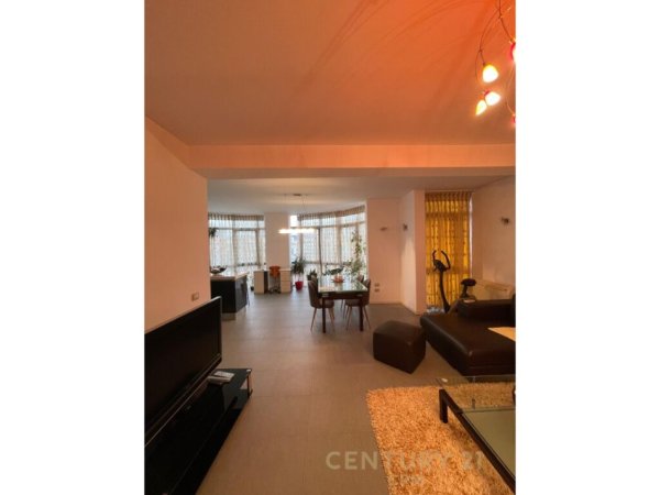 Tirane, jepet me qera apartament 3+1+Aneks+Ballkon Kati 5, 139 m² 800 € (Usluga)