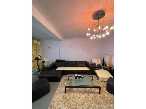 Tirane, jepet me qera apartament 3+1+Aneks+Ballkon Kati 5, 139 m² 800 € (Usluga)
