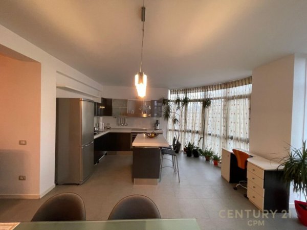Tirane, jepet me qera apartament 3+1+Aneks+Ballkon Kati 5, 139 m² 800 € (Usluga)