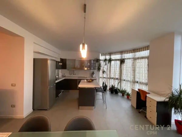 Tirane, jepet me qera apartament 3+1+Aneks+Ballkon Kati 5, 139 m² 800 € (Usluga)
