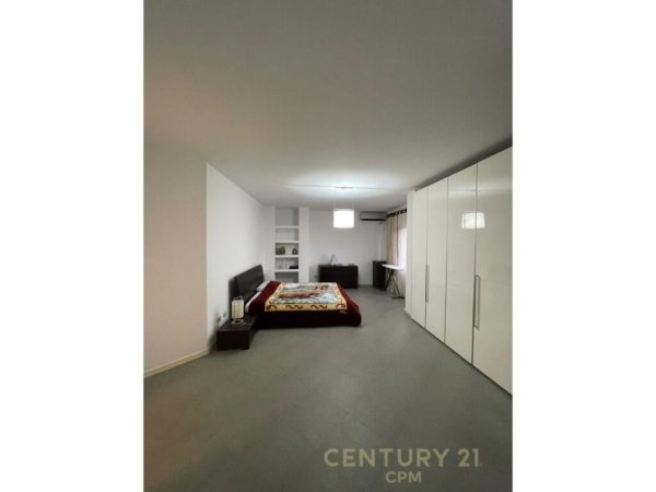 Tirane, jepet me qera apartament 3+1+Aneks+Ballkon Kati 5, 139 m² 800 € (Usluga)