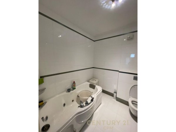 Tirane, jepet me qera apartament 3+1+Aneks+Ballkon Kati 5, 139 m² 800 € (Usluga)