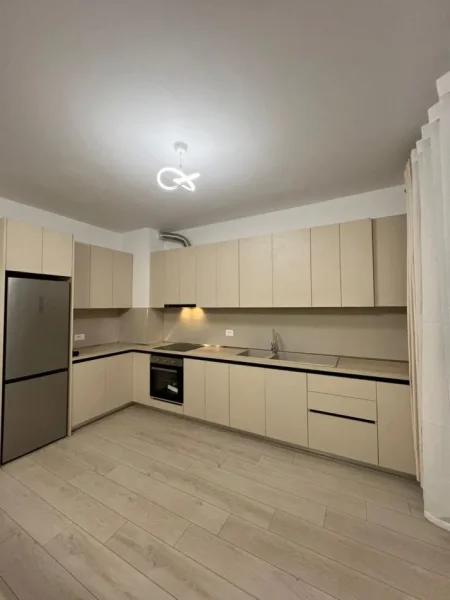 Tirane, jepet me qera apartament 2+1 Kati 9, 100 m² 650 € (Ish Fusha Avacionit)