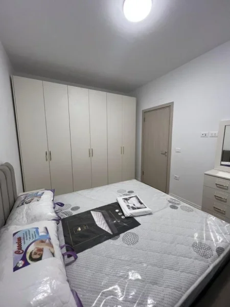 Tirane, jepet me qera apartament 2+1 Kati 9, 100 m² 650 € (Ish Fusha Avacionit)