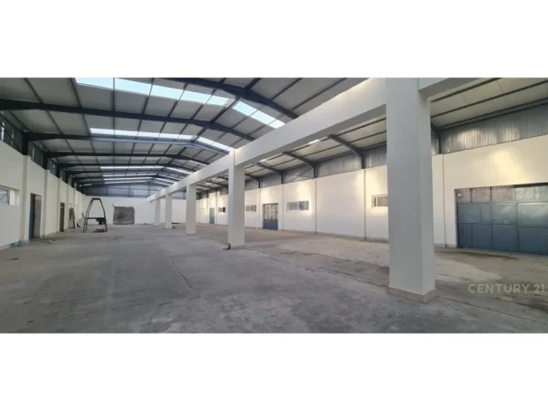 Tirane, jepet me qera ambjent biznesi , 1.000 m² 4.000 € (MISTO MAME)