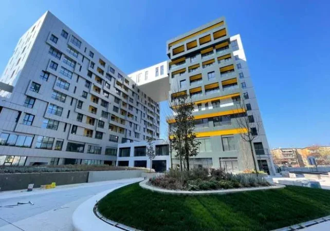 Tirane, jepet me qera dyqan Kati 0, 53 m² 1.300 € (Rruga e Kavajes)