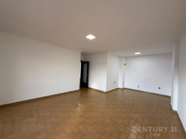 Tirane, jepet me qera zyre Kati 11, 160 m² 2.600 € (Garda)