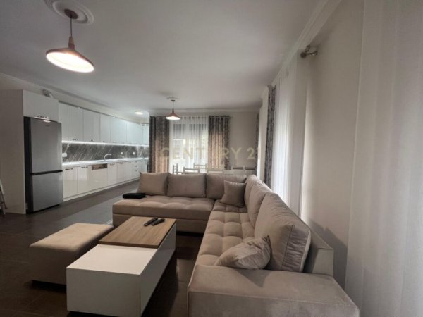 Tirane, jepet me qera apartament 2+1+Aneks+Ballkon Kati 4, 119 m² 1.000 € (AMBASADA AMERIKANE)