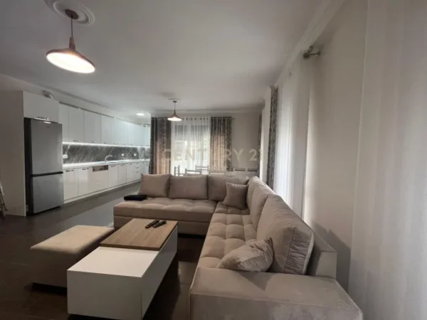 Tirane, jepet me qera apartament 2+1+Aneks+Ballkon Kati 4, 119 m² 1.000 € (AMBASADA AMERIKANE)