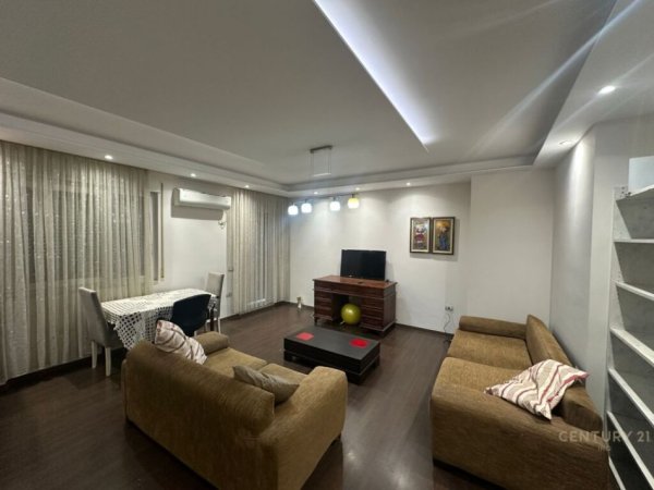 Tirane, jepet me qera apartament 2+1+Aneks+Ballkon Kati 3, 130 m² 600 € (21 DHJETORI)