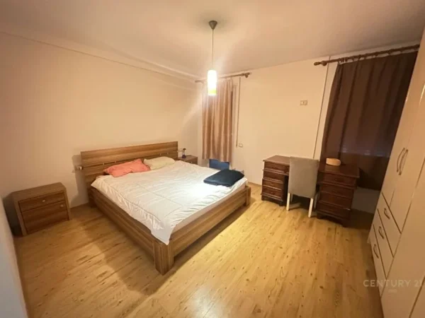 Tirane, jepet me qera apartament 2+1+Aneks+Ballkon Kati 3, 130 m² 600 € (21 DHJETORI)