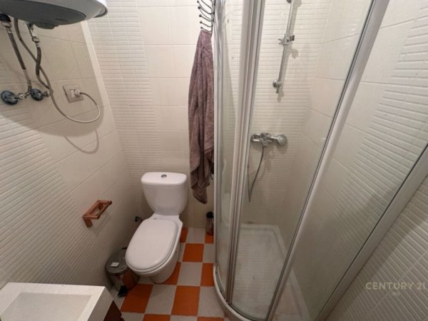 Tirane, jepet me qera apartament 2+1+Aneks+Ballkon Kati 3, 130 m² 600 € (21 DHJETORI)