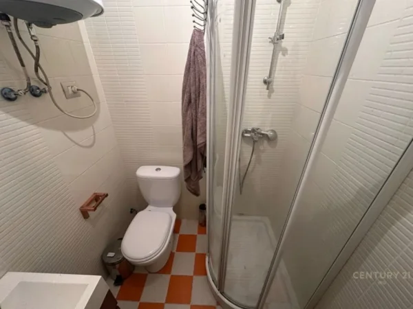 Tirane, jepet me qera apartament 2+1+Aneks+Ballkon Kati 3, 130 m² 600 € (21 DHJETORI)