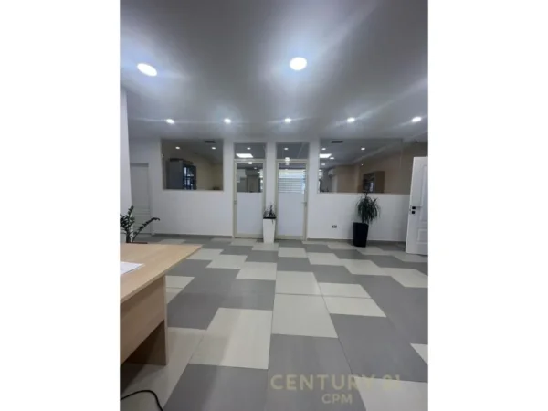 Tirane, shes zyre Kati 1, 442 m² 1.017.359 € (Fakultet Ekonomik)