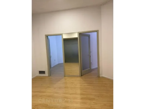 Tirane, jepet me qera zyre Kati 2, 90 m² 1.500 € (TORRE DRIN)
