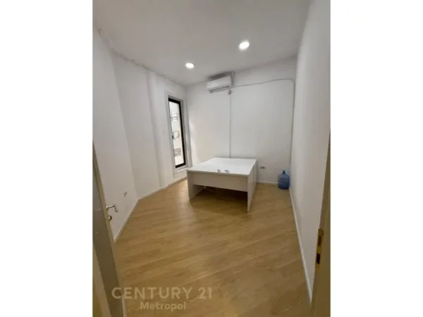 Tirane, jepet me qera zyre Kati 2, 90 m² 1.500 € (TORRE DRIN)