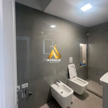 Tirane, jepet me qera ambjent biznesi Kati 1, 110 m² 1.100 € (MYSLYM SHYRI)