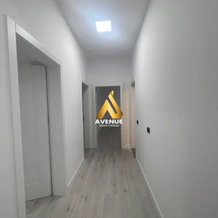 Tirane, jepet me qera ambjent biznesi Kati 1, 110 m² 1.100 € (MYSLYM SHYRI)