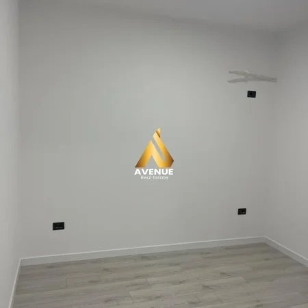 Tirane, jepet me qera ambjent biznesi Kati 1, 110 m² 1.100 € (MYSLYM SHYRI)