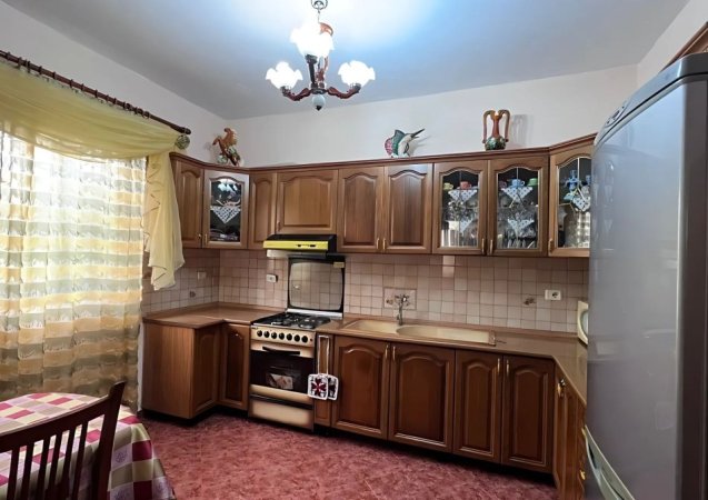 Tirane, jepet me qera apartament 2+1 Kati 1, 120 m² 450 € (Laprakë)