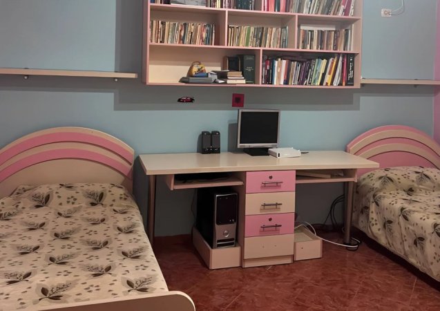 Tirane, jepet me qera apartament 2+1 Kati 1, 120 m² 450 € (Laprakë)