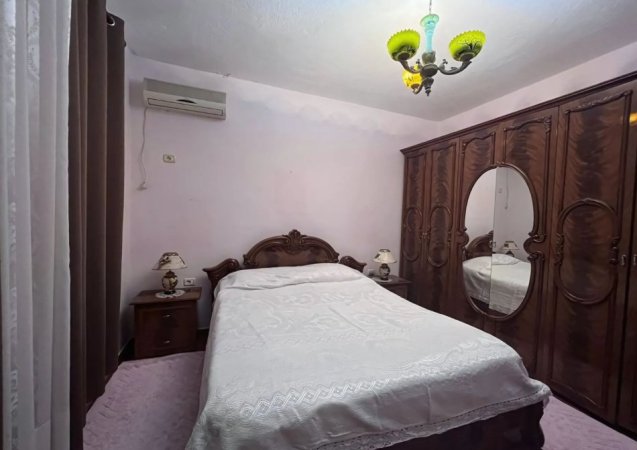 Tirane, jepet me qera apartament 2+1 Kati 1, 120 m² 450 € (Laprakë)