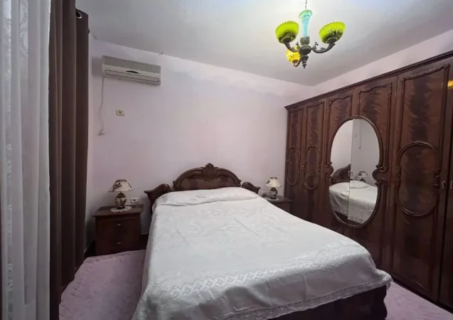 Tirane, jepet me qera apartament 2+1 Kati 1, 120 m² 450 € (Laprakë)