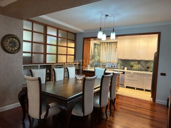 Tirane, jepet me qera apartament 3+1+Aneks+Ballkon Kati 1, 140 m² 2.500 € (Sami Frasheri)