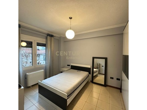 Tirane, jepet me qera apartament 3+1+Aneks+Ballkon Kati 1, 140 m² 2.500 € (Sami Frasheri)