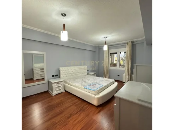 Tirane, jepet me qera apartament 3+1+Aneks+Ballkon Kati 1, 140 m² 2.500 € (Sami Frasheri)