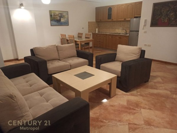 Tirane, jepet me qera apartament 3+1+Aneks+Ballkon Kati 3, 127 m² 1.300 € (Ish Ekspozita)
