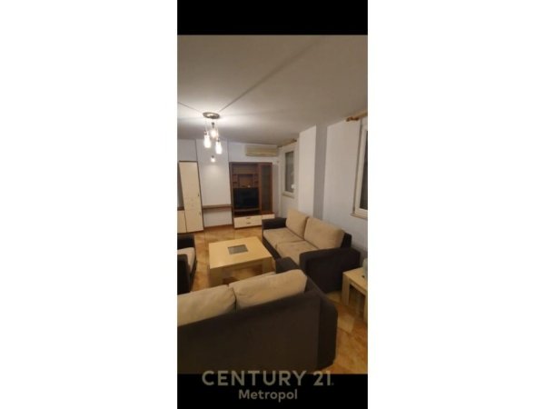 Tirane, jepet me qera apartament 3+1+Aneks+Ballkon Kati 3, 127 m² 1.300 € (Ish Ekspozita)