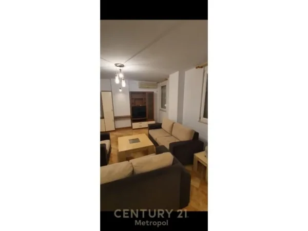 Tirane, jepet me qera apartament 3+1+Aneks+Ballkon Kati 3, 127 m² 1.300 € (Ish Ekspozita)
