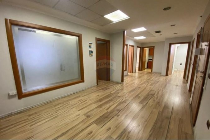 Tirane, shitet zyre Kati 0, 223 m² 780.500 € (Rruga Mustafa Matohiti)