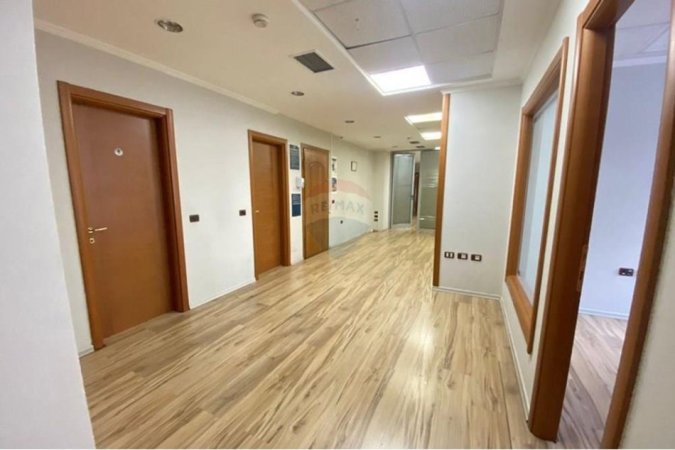 Tirane, shitet zyre Kati 0, 223 m² 780.500 € (Rruga Mustafa Matohiti)