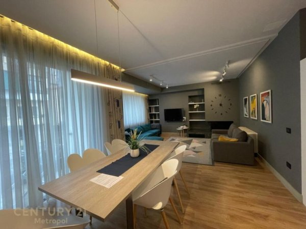 Tirane, jepet me qera apartament 3+1+Aneks+Ballkon Kati 2, 180 m² 1.200 € (BLLOKU I VILAVE NE SELITE)