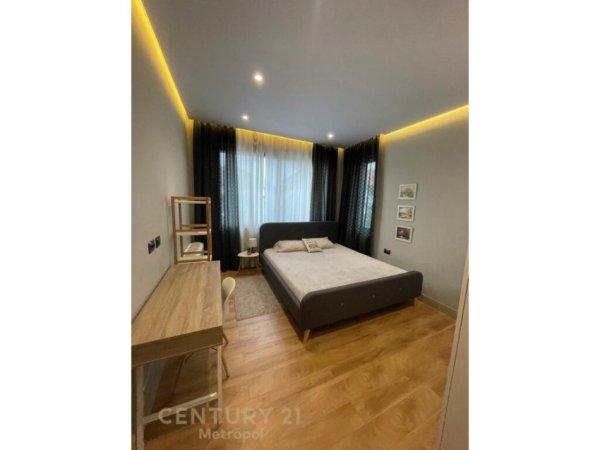 Tirane, jepet me qera apartament 3+1+Aneks+Ballkon Kati 2, 180 m² 1.200 € (BLLOKU I VILAVE NE SELITE)