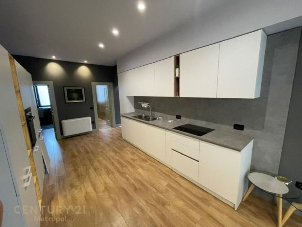 Tirane, jepet me qera apartament 3+1+Aneks+Ballkon Kati 2, 180 m² 1.200 € (BLLOKU I VILAVE NE SELITE)