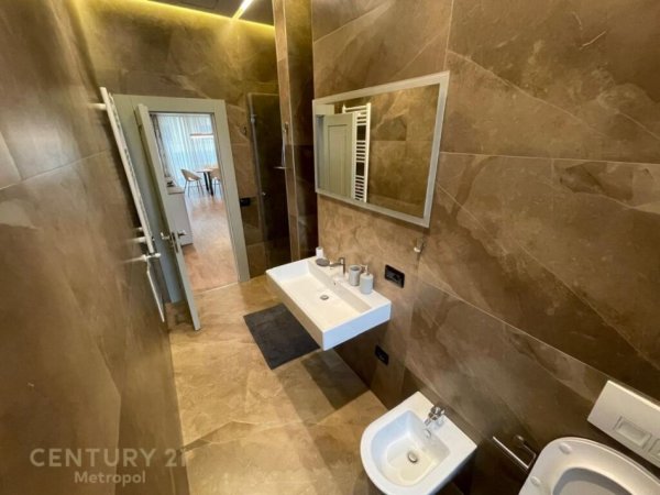 Tirane, jepet me qera apartament 3+1+Aneks+Ballkon Kati 2, 180 m² 1.200 € (BLLOKU I VILAVE NE SELITE)